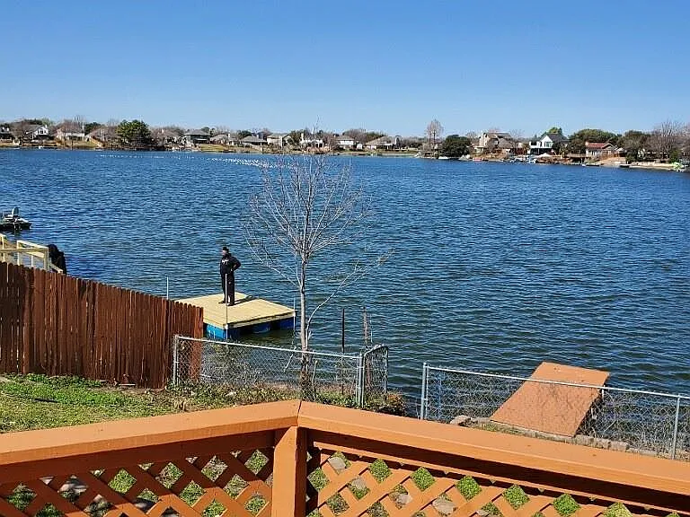 1211 Lakeshore Dr — Photo 2