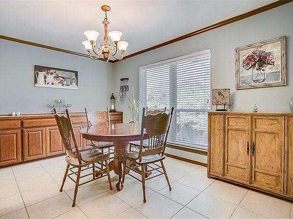 5th image of 1715 Marsh Ln