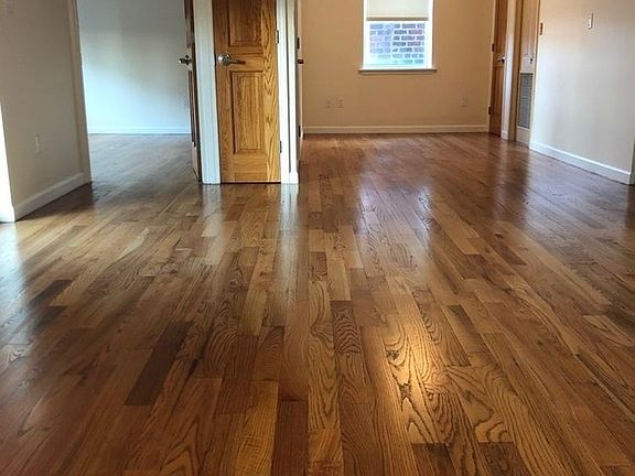 5th image of 2843 37th St APT 3R
