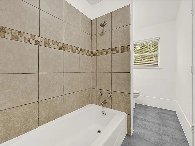 506 Edgebrook Dr — Photo 18