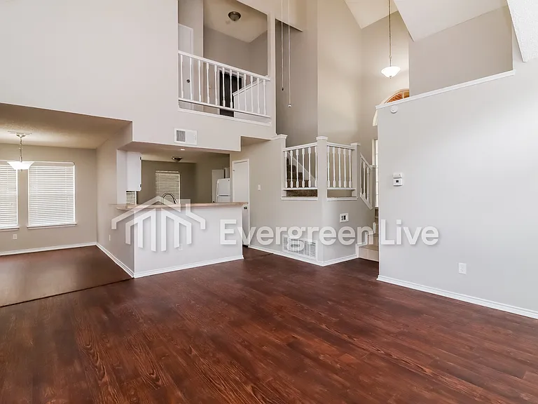 1109 Cherrytree Dr — Photo 4