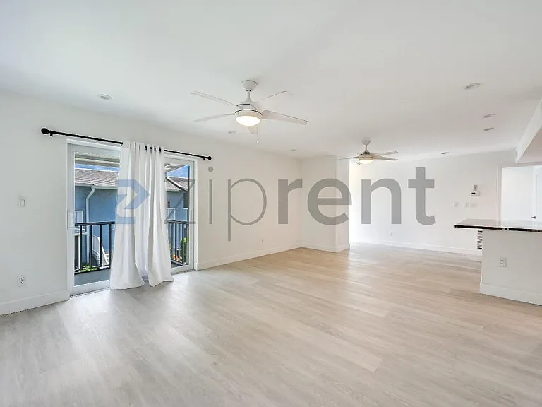 232 Palm Dr #6 — Photo 8