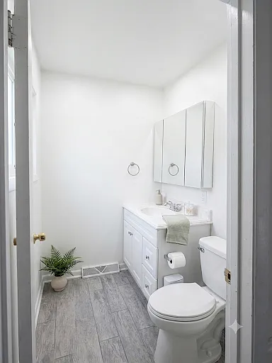 3 bed, 1.5 bath, 1408 sqft, $2,590 — Photo 4