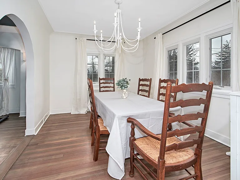 319 Oakland Beach Ave — Photo 6