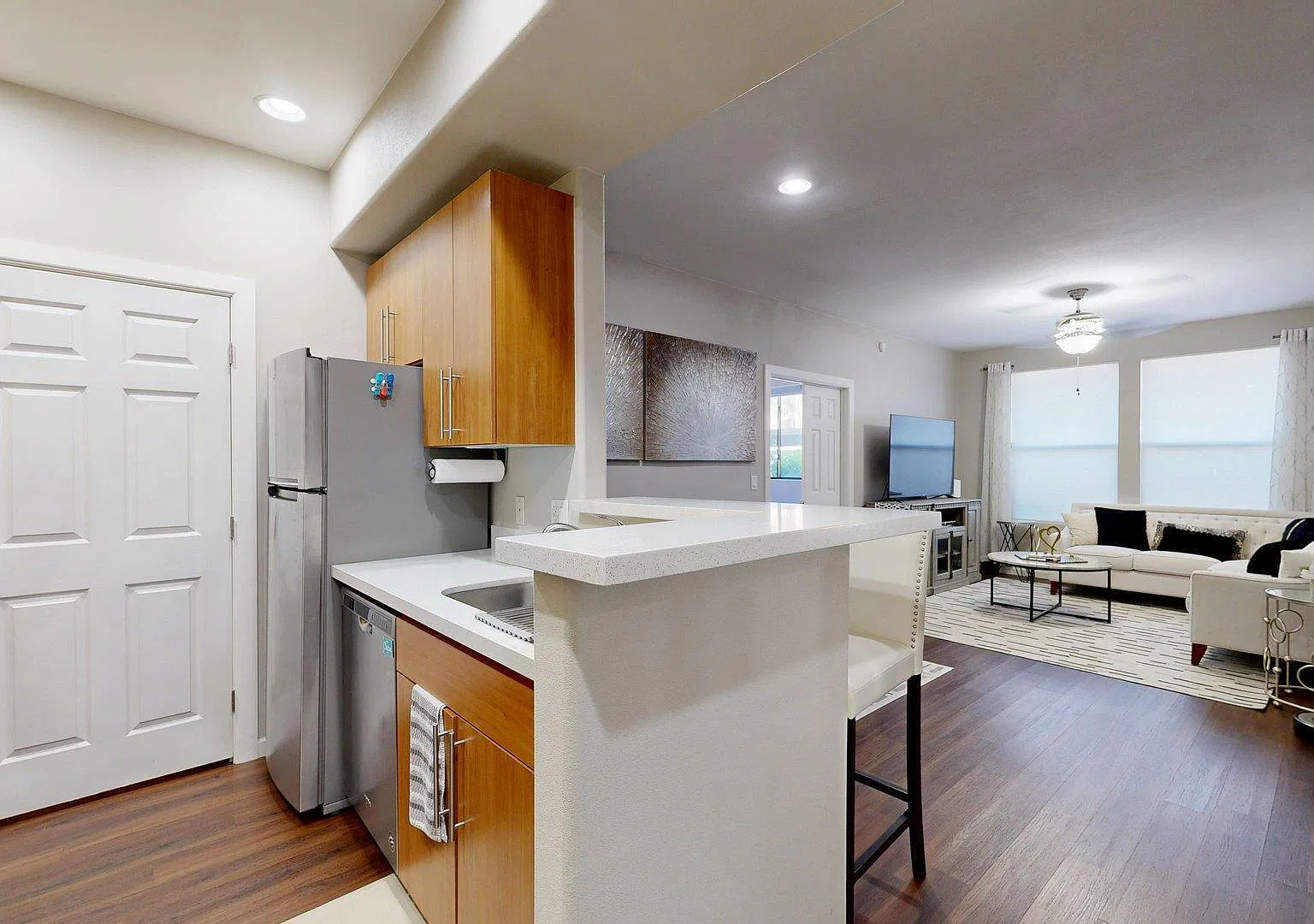 2 bed, 2.0 bath, 937 sqft, $2,300 — Photo 1
