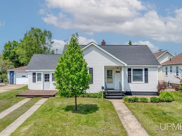 1106 Minneapolis Ave, Gladstone, MI 49837