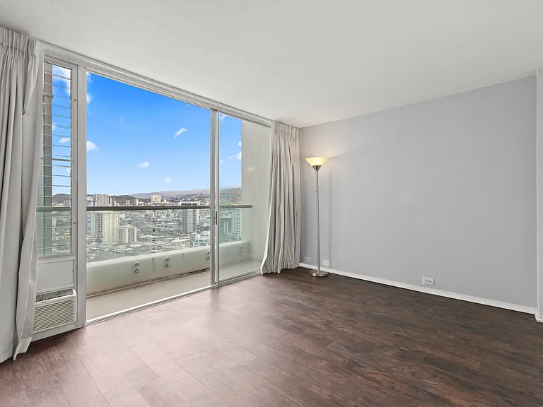 555 University Ave #2801 — Photo 4