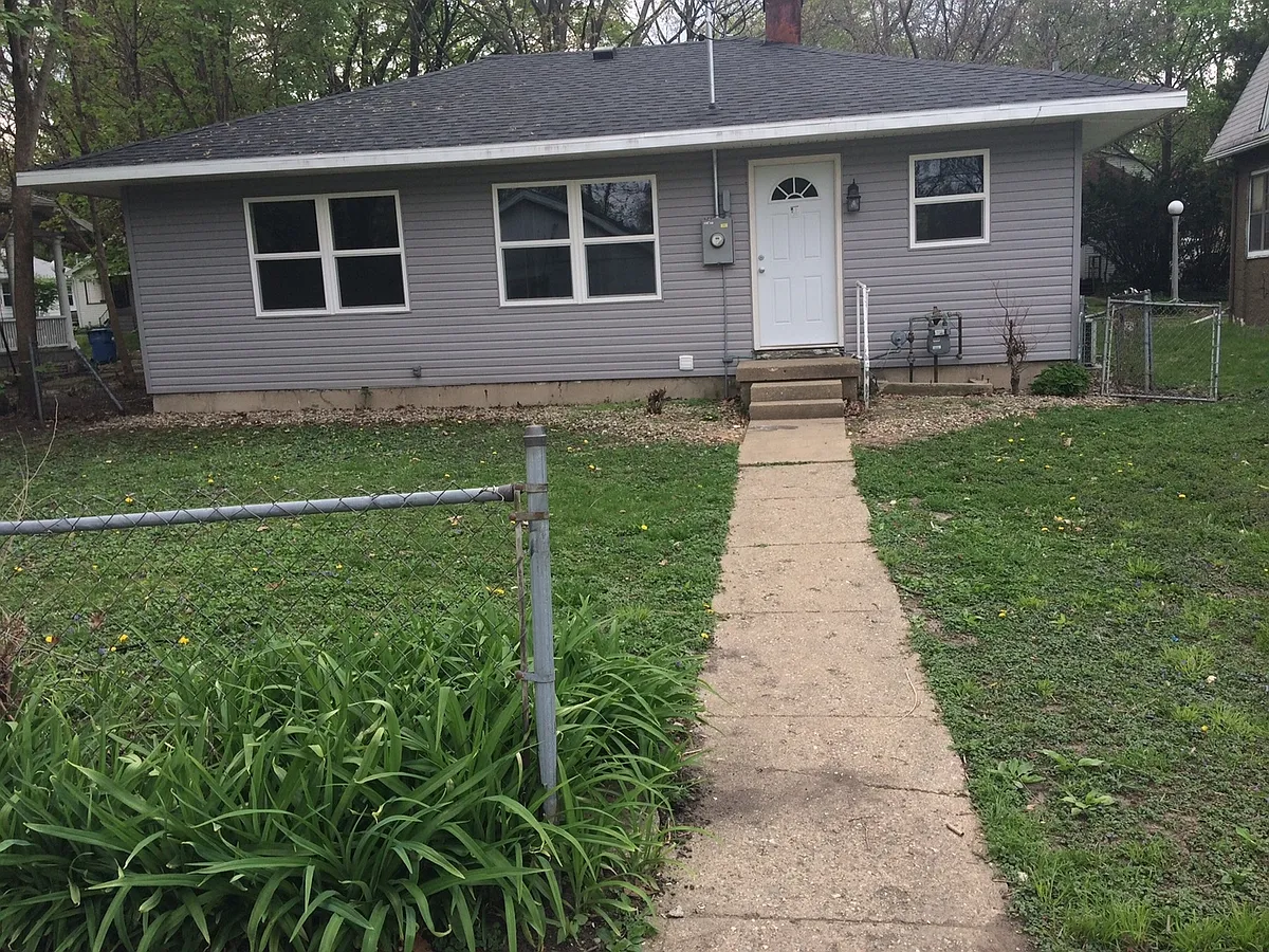 Building Photo - 308 S Cottage Grove Ave