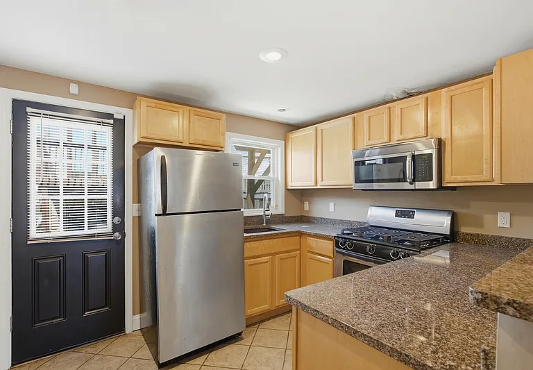 1214 Marshall St — Photo 7