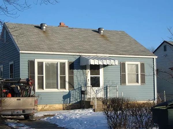 2734 Hiawatha St photo 1