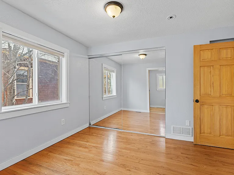 240 Main St — Photo 10