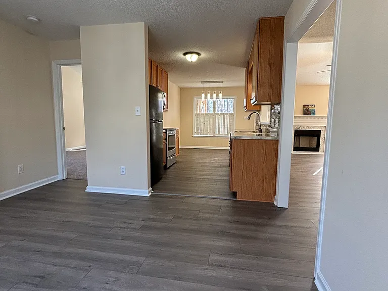804 Yorkshire Dr — Photo 11