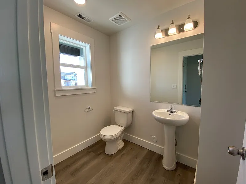 1403 W Creekside Dr