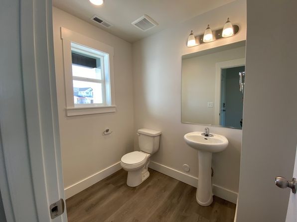 1403 W Creekside Dr