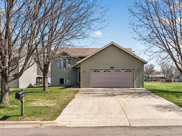 551 3rd St S, Winsted, MN 55395