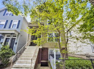 1541 W Barry Ave, Chicago, IL 60657