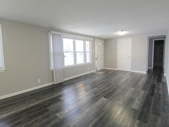 4th image of 44 Jordan Dr
