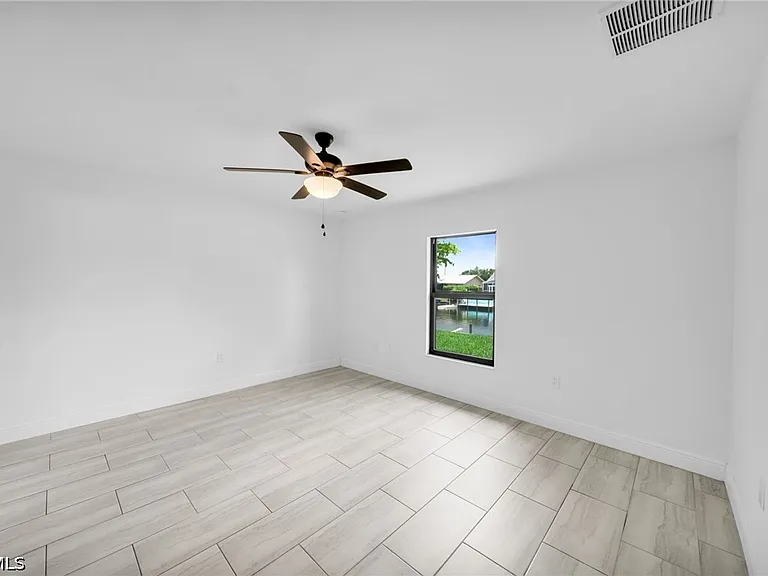 318 SW 7th Ter — Photo 17