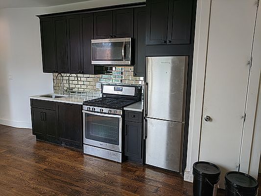 3rd image of 459 E 135th St #2D