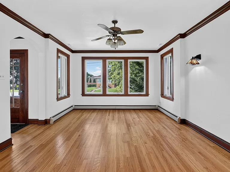 708 McCarthy Rd — Photo 2