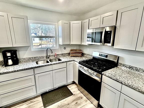 2nd image of 2048 Center St