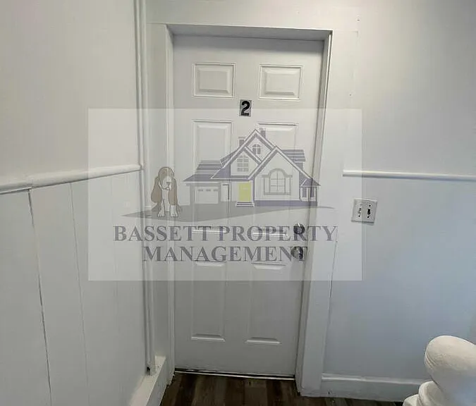 109 E Albert St #2 — Photo 2