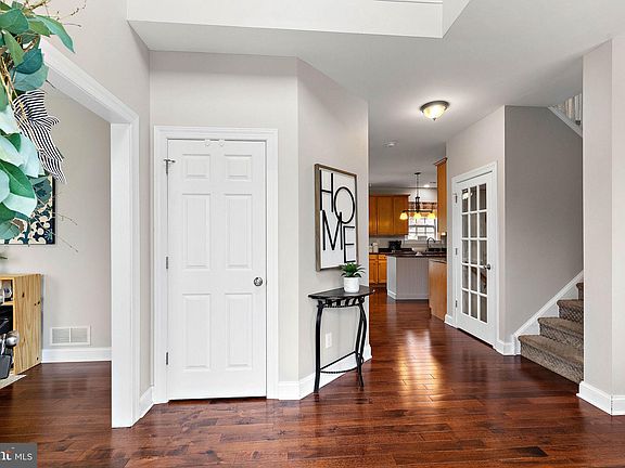 4th image of 293 Hidden Creek Dr