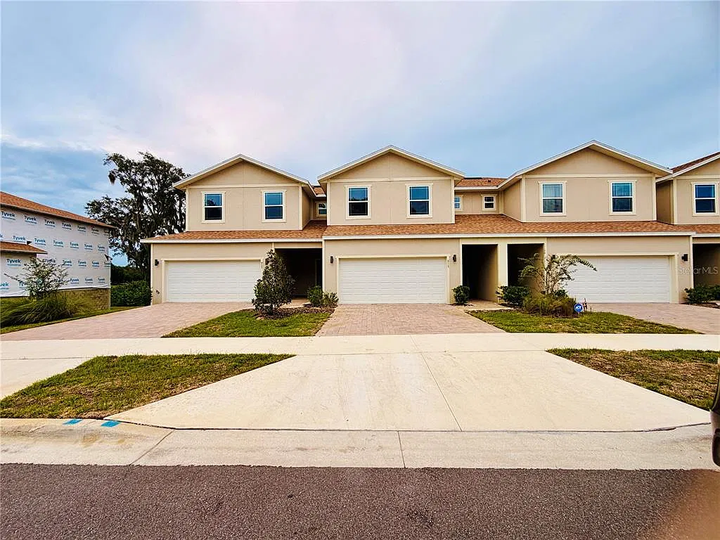 3 bed, 2.5 bath, 1560 sqft, $2,450 — Photo 2
