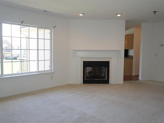 4th image of 9499 Lakeside Dr