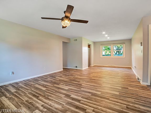 4th image of 38282 N Russell Ave