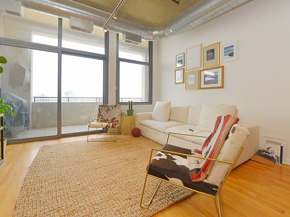 5th image of 900 N Kingsbury St APT 1114
