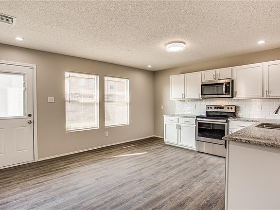 4th image of 14830 Bridle Bend Dr