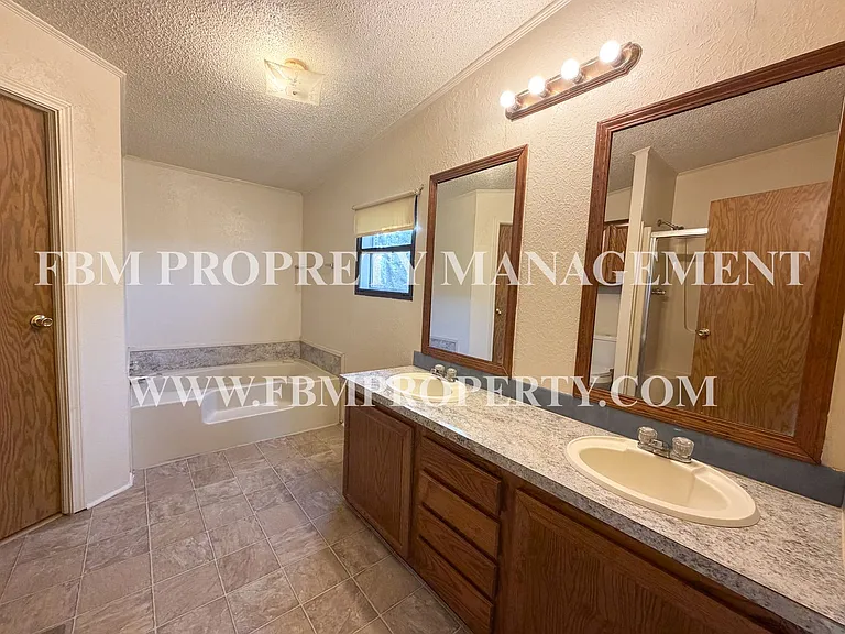 633 Mosley Rd — Photo 25