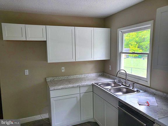 4th image of 348 Clubhouse Dr