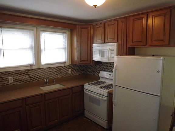 Kitchen updated cabinets & appliances