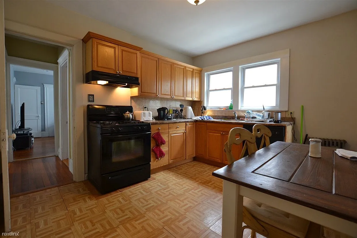 18 Hunnewell Ave — Photo 4