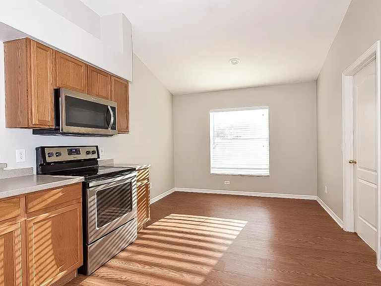 601 Straw Lake Dr — Photo 6