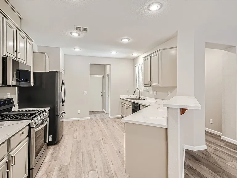 25 Red Oak Canyon St #1 — Photo 10