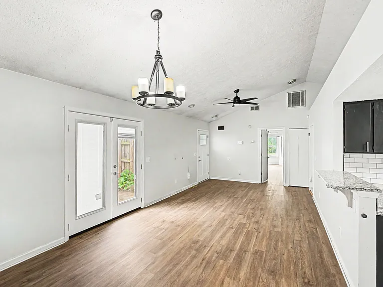 614 Poplar Pl — Photo 8