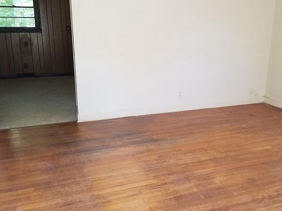 5th image of 708 Hughes St