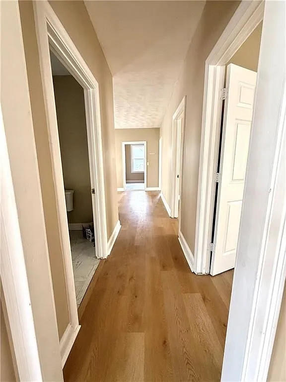 3 bed, 1.0 bath, 3432 sqft, $2,000 — Photo 3