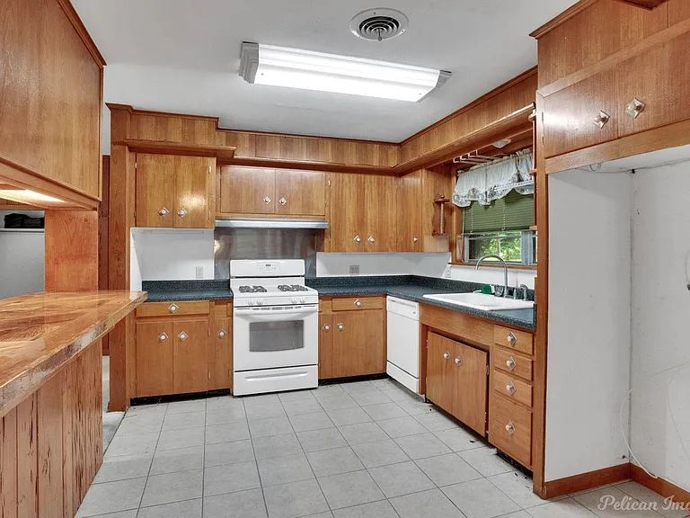 3836 Cornell Dr — Photo 10