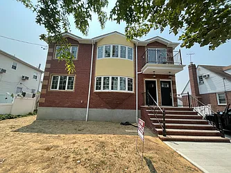 257-46 148th Avenue in Rosedale