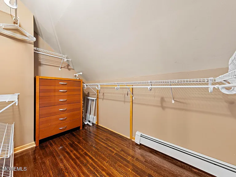 345 Macarthur Ave — Photo 14
