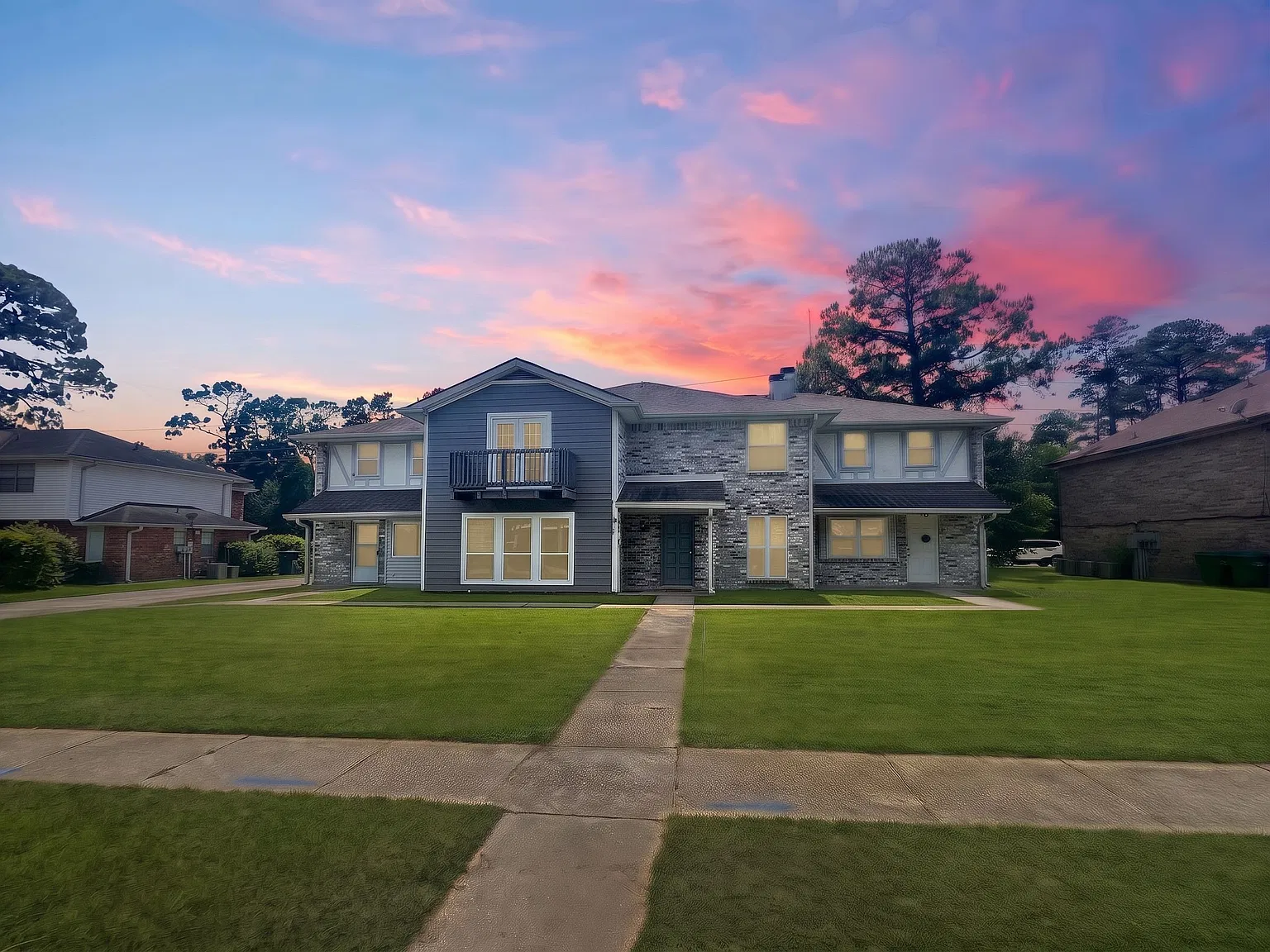 This freshly painted 2-bedroom, 1.5-bath Slidell condo features granite countertops throughout, c... — Photo 1