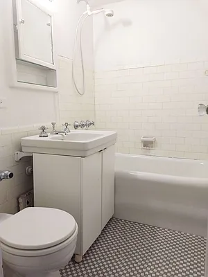 Rented by Segallis Real Estate | media 29