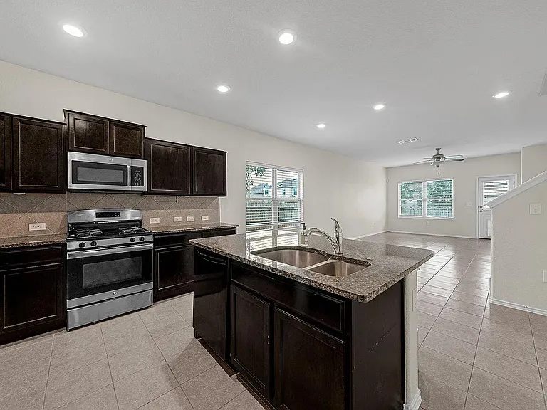 Black Granite Dr — Photo 10