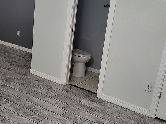 4th image of 524 Ole Plantation Dr