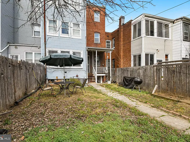 1118 Girard St NW #B — Photo 20