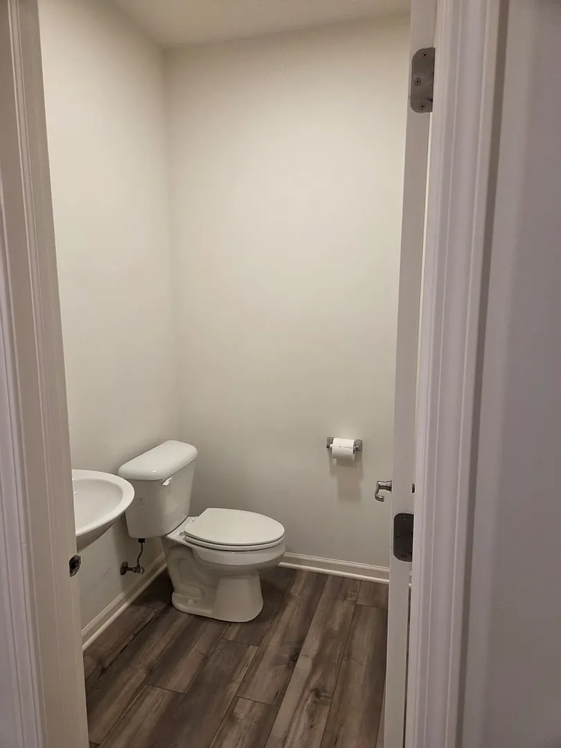 3 bed, 2.5 bath, 1776 sqft, $2,700 — Photo 4